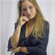 Doy clases de castellano, catalán e inglés y matemáticas para primaria y ESO. Soy estudiante de Derecho